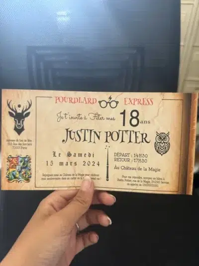 N°225 - Carte invitation Poudlard Anniversaire Harry Potter parchemin