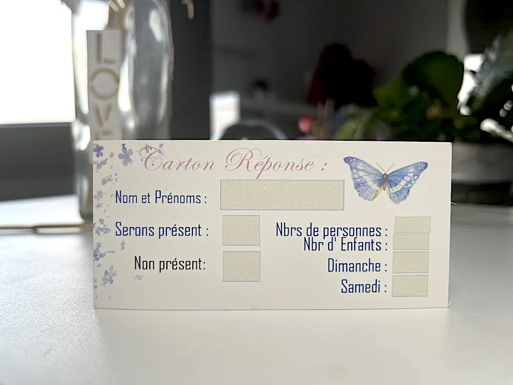Cartons Réponse papillons bleu et rose - Conçus à l'Avance
