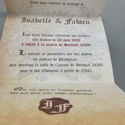 N°534 - Un Parchemin mariage Médieval : Par-delà les remparts du temps...