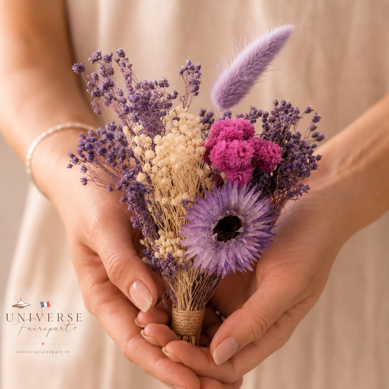 Bouquet de table mariage fleurs séchées ivoire et camaïeu de violet 18